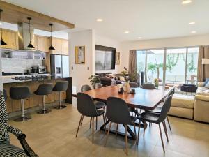 Luxury home at Juriquilla, 4 bedrooms Queretaro