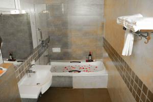 Kingston by Yagi, 600 meters from M G Marg Gangtok