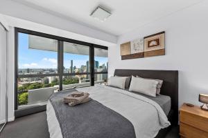 Infinity Excellence!~1Bed1BathOffice1Car~VIEWS!