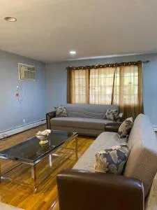 Haus Serenity - Douglaston