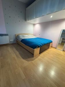Chambre chez lhabitant avec piscine 400m Circuit 24h Le Mans