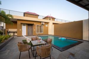 ELIVAAS 2 BHK Pet Friendly Villa with Pvt Pool - Heaven in Hill