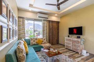 ELIVAAS 2 BHK Pet Friendly Villa with Pvt Pool - Heaven in Hill