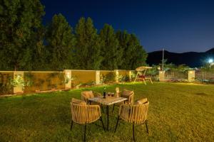 ELIVAAS 2 BHK Pet Friendly Villa with Pvt Pool - Heaven in Hill