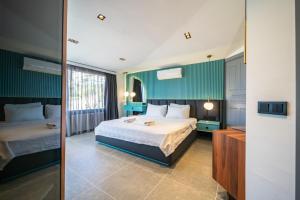 Spacious & private 4-bedroom villa with sea views, centrally located