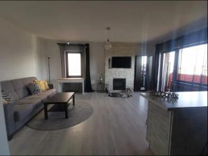 Cozy Apartment with Fireplace