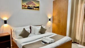 Aura Luxury Studio I Couple Friendly I Near Golf Course Road, Sector 57, Gurgaon