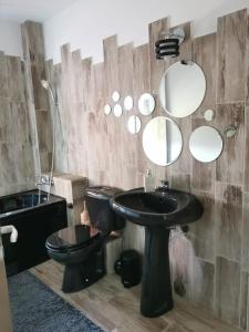 Cozy Apartment with Fireplace