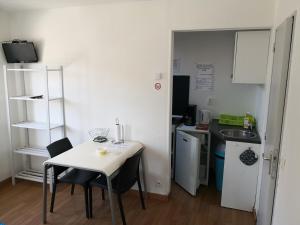 Idéalement situé - jardin agréable - studio E