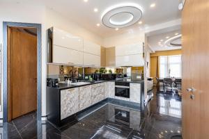 Luxury Royal Central Apartment by Prestige Homes