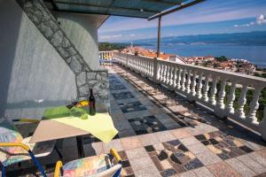 Visnja 1 - apartment with private pool and seaview