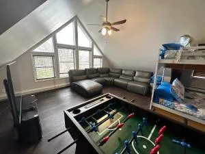 Family Fun Apt! Kid Friendly Loft, Coffee, Popcorn, Snowcones, Games, Poker - غريس