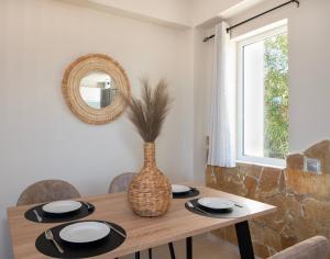 Gabriel apartment with a shared pool close to the beach