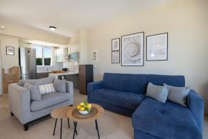 Gabriel apartment with a shared pool close to the beach