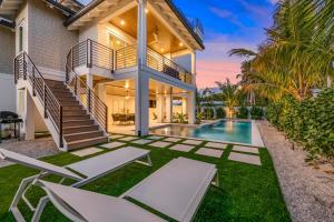 Annabella By The Sea