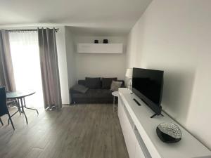 Plac Słowiański 10 - Silver