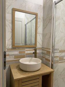 Sejours chez l'habitant Chambre , 1 lit double et 1 lit simple : photos des chambres