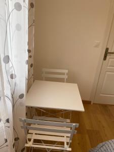 Chambre , 1 lit double et 1 lit simple