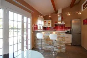 Studio dans villa avec piscine - Les Jeannots