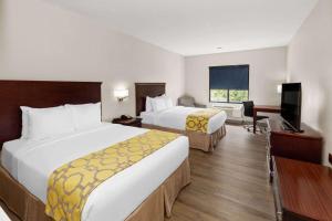 Queen Room with Two Queen Beds - Non-Smoking room in OYO Townhouse Houston Brookhollow