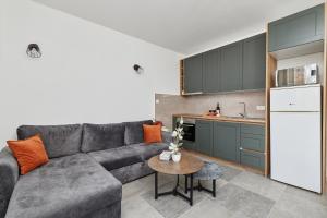 Apartment Hill with Free Garage Spot