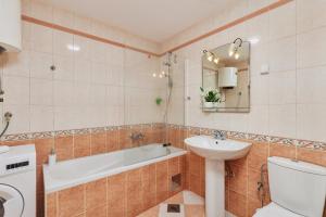 Apartment Hill with Free Garage Spot