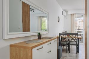 Apartment Hill with Free Garage Spot