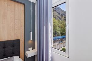 Apartment Hill with Free Garage Spot