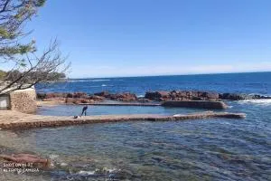 Appartement 4 pers au calme à boulouris - 海滨布洛瑞