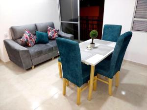 Apartamento en condominio con piscina