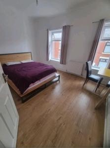 Double room with Shared bathroom in Salford