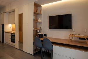 Thessalonian Suite I - 2 Steps from White Tower