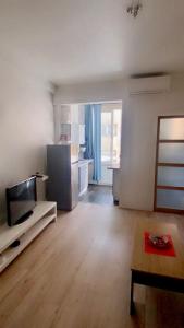 Lovely 3 rooms Nice riquier next to Port with AC!