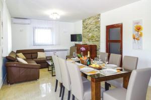 House Kolpa Paradise Whirlpool and Sauna - Happy Rentals