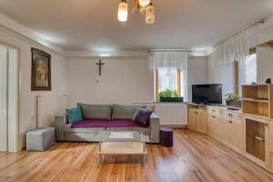 Farmhouse Blackberry Pool & Wellness- Happy Rentals