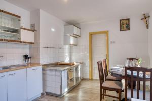 Farmhouse Blackberry Pool & Wellness- Happy Rentals