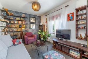 Cozy Home with Private Garden - Happy Rentals