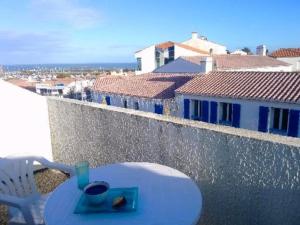 Appartement 2 pièces avec balcon et parking privé - FR-1-224B-71