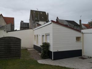 Emplacement central - 300m de la plage - studio F