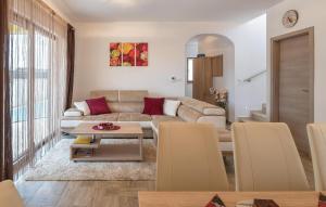 3 Bedroom Lovely Home In Barbariga 
