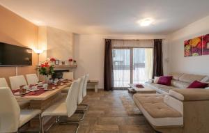 3 Bedroom Lovely Home In Barbariga 