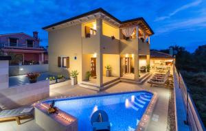 3 Bedroom Lovely Home In Barbariga