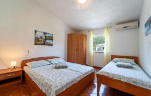 Lovely Apartment In Starigrad Paklenica With Wifi