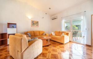 Nice Apartment In Starigrad Paklenica 