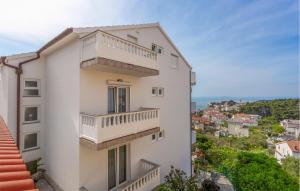 Gorgeous Apartment In Rab With Kitchen