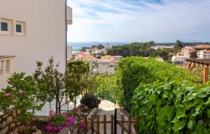 Gorgeous Apartment In Rab With Kitchen