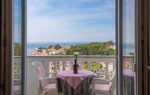 Gorgeous Apartment In Rab With Kitchen