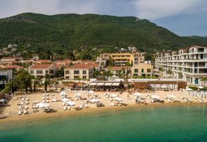 Villa Sea-N-Sun, 7 bedrooms & Pool, nearby Portonovi Marina.