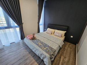 Kuching Podium Opposite Mall 3BR free parking with Pool A1