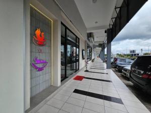 Kuching Podium Opposite Mall 3BR free parking with Pool A1